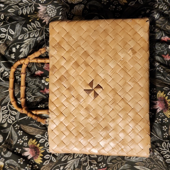 Woven tiki purse - Picture 1 of 5